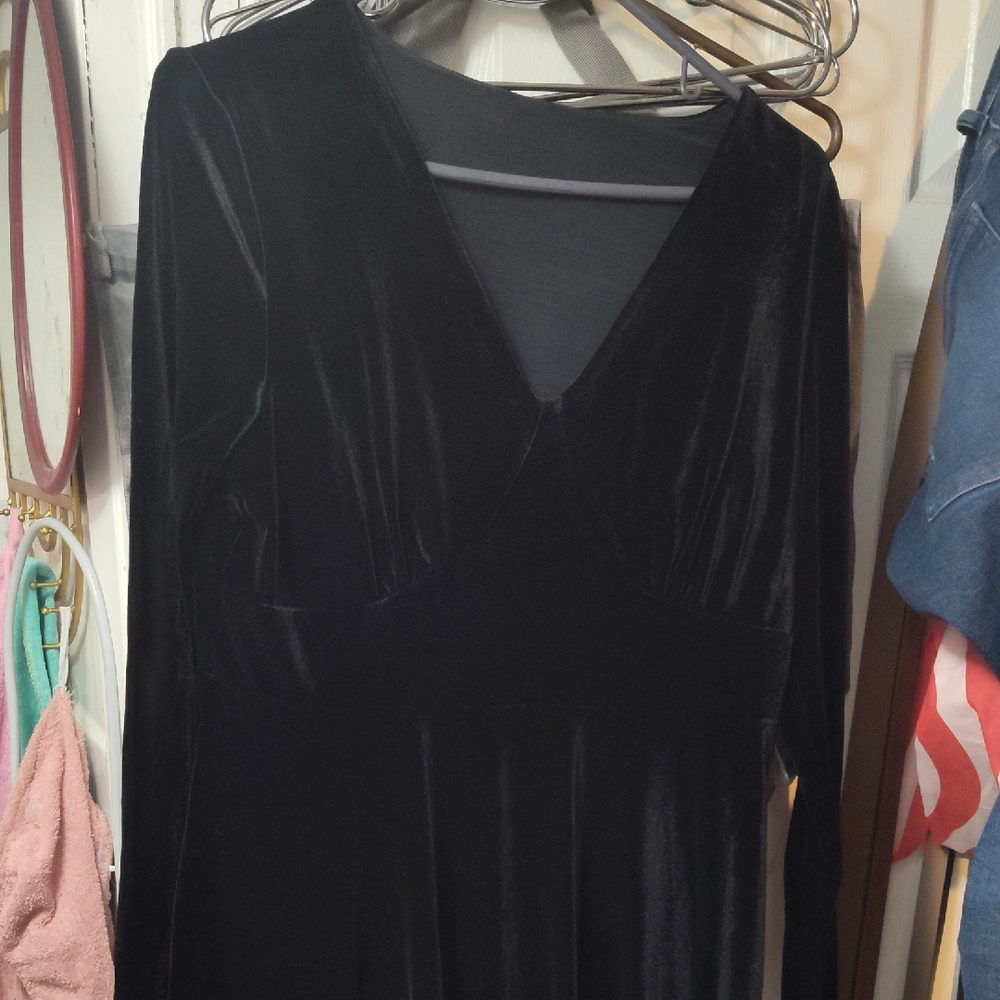 Elegant Black Velvet Dress